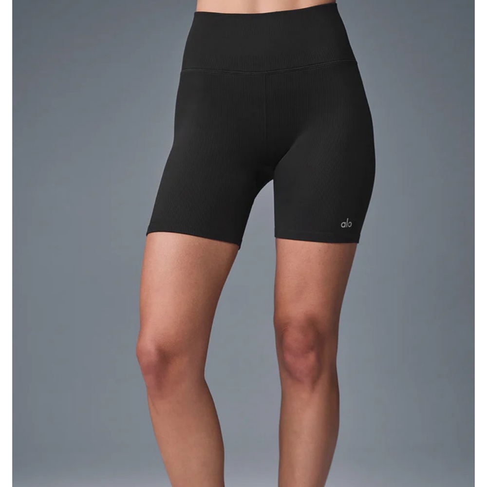 ALO Yoga Women's 5” Seamless Ribbed Favorite Shorts NWOT